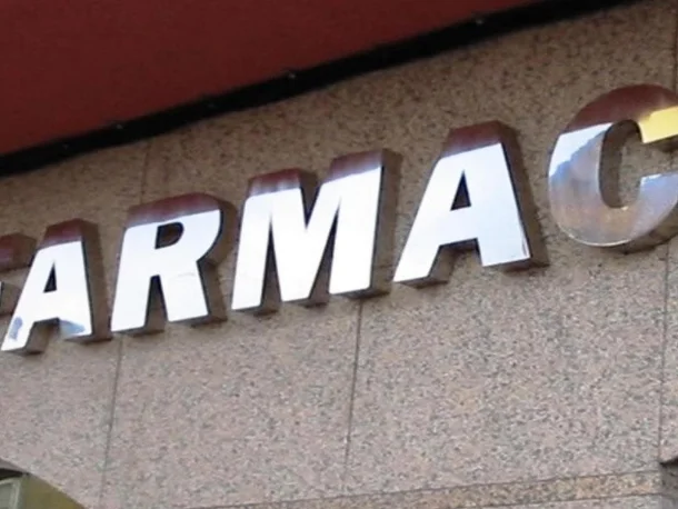 Letras corpóreas en aluminio